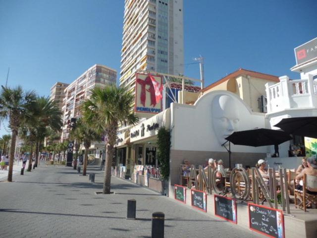 ºººCON AIRE ACOND, PARKING, PISCINA Y JARDIN Apts Alhambra en Playa Levante Benidorm Exterior foto