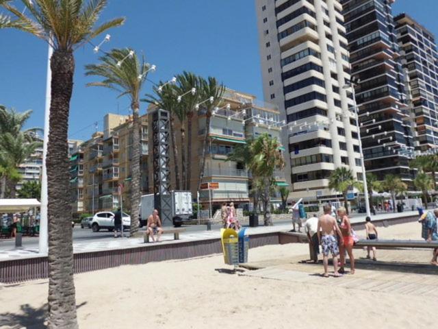 ºººCON AIRE ACOND, PARKING, PISCINA Y JARDIN Apts Alhambra en Playa Levante Benidorm Exterior foto