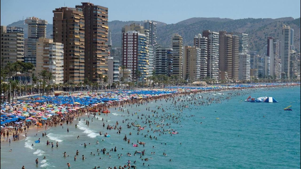 ºººCON AIRE ACOND, PARKING, PISCINA Y JARDIN Apts Alhambra en Playa Levante Benidorm Exterior foto