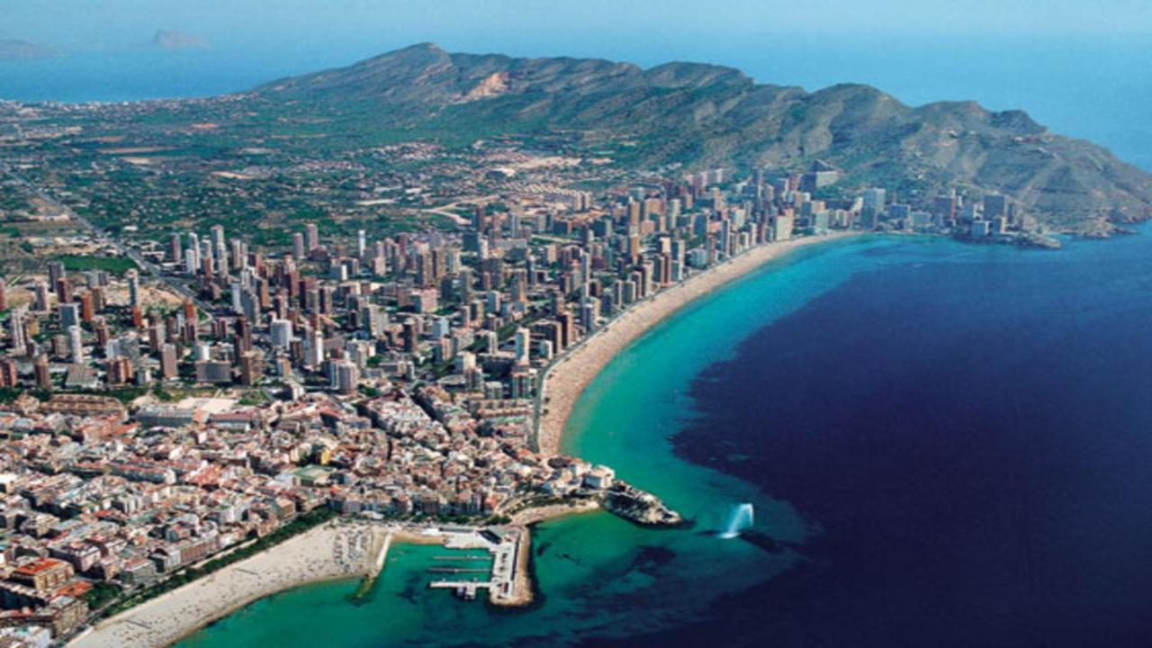 ºººCON AIRE ACOND, PARKING, PISCINA Y JARDIN Apts Alhambra en Playa Levante Benidorm Exterior foto