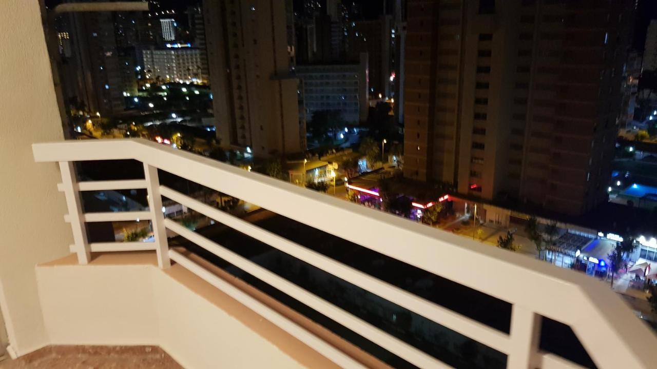 ºººCON AIRE ACOND, PARKING, PISCINA Y JARDIN Apts Alhambra en Playa Levante Benidorm Exterior foto