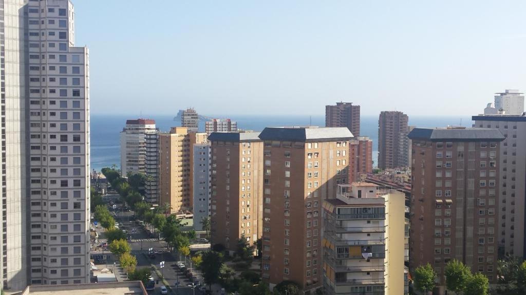ºººCON AIRE ACOND, PARKING, PISCINA Y JARDIN Apts Alhambra en Playa Levante Benidorm Exterior foto