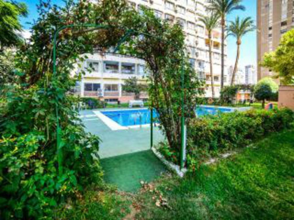ºººCON AIRE ACOND, PARKING, PISCINA Y JARDIN Apts Alhambra en Playa Levante Benidorm Exterior foto