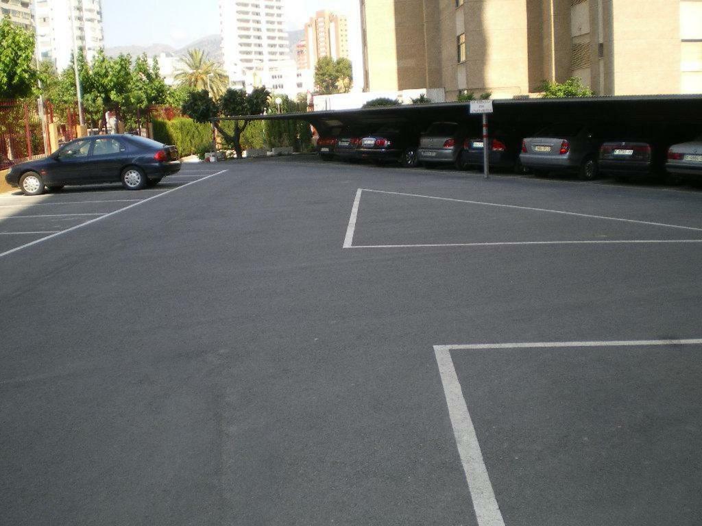 ºººCON AIRE ACOND, PARKING, PISCINA Y JARDIN Apts Alhambra en Playa Levante Benidorm Exterior foto