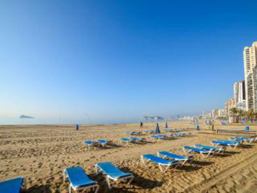 ºººCON AIRE ACOND, PARKING, PISCINA Y JARDIN Apts Alhambra en Playa Levante Benidorm Exterior foto