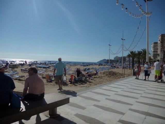 ºººCON AIRE ACOND, PARKING, PISCINA Y JARDIN Apts Alhambra en Playa Levante Benidorm Exterior foto